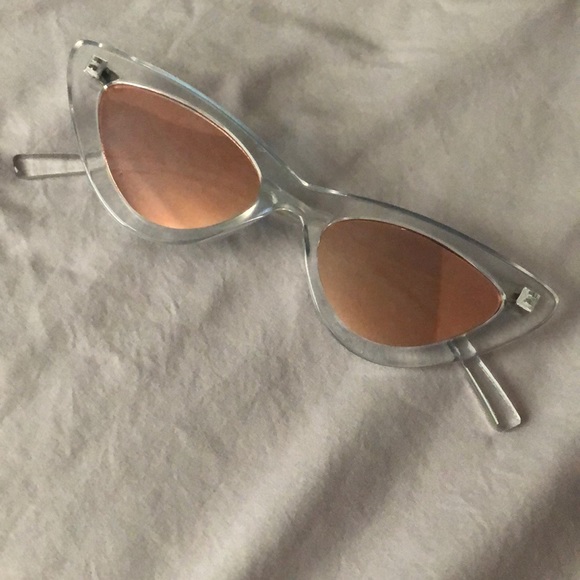 Clear/chrome reflective cat eye sunglasses - Picture 2 of 3